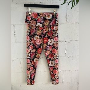 NWOT: Onzie High Rise Legging and Bali Bandeau set, Floral pattern, size S/M